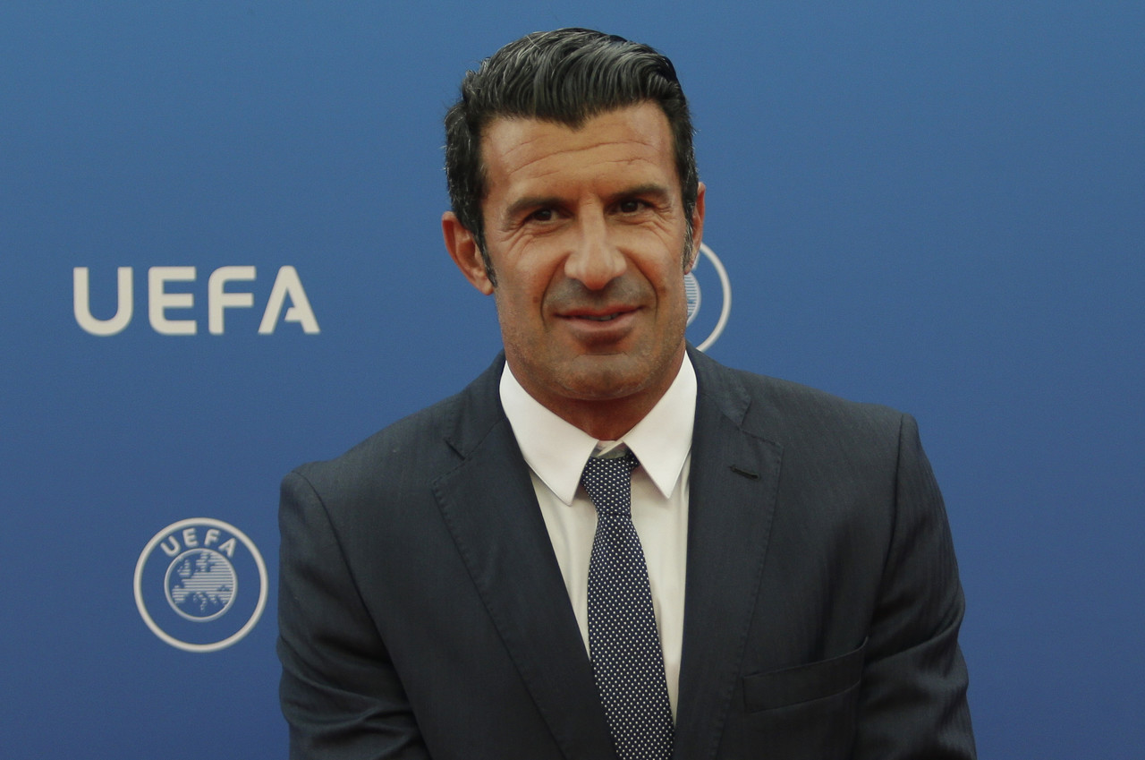 足球-菲戈机智解答：皇马与巴萨球衣选择关键在于剪裁设计