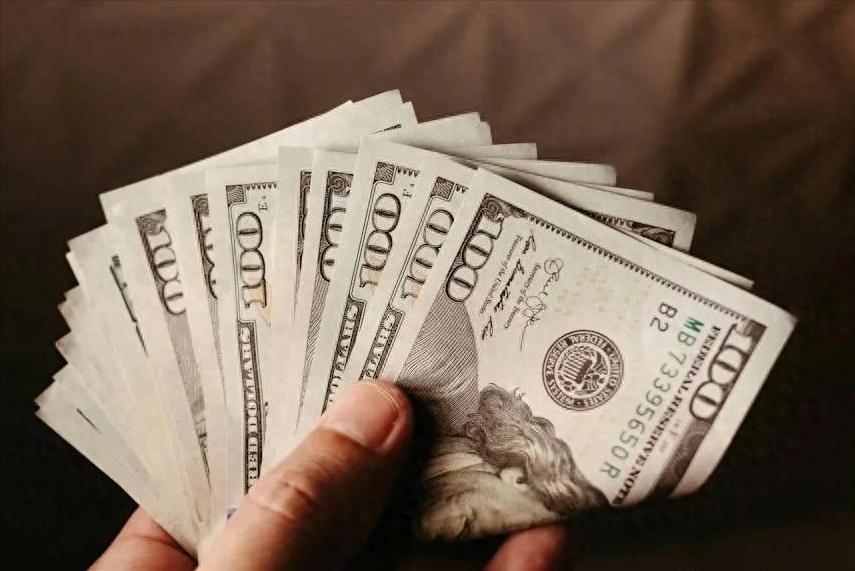 炸锅！中国留学生在美刷爆100万信用卡后逃回国！如今回旋镖来了