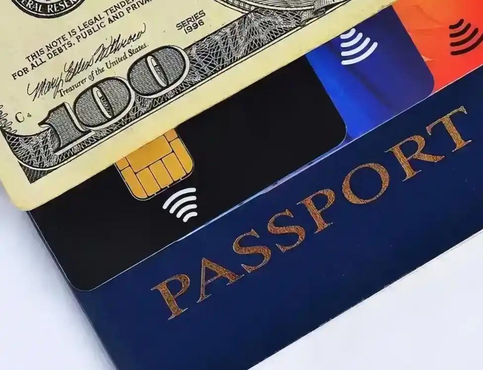 炸锅！中国留学生在美刷爆100万信用卡后逃回国！如今回旋镖来了