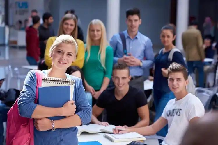 炸锅！中国留学生在美刷爆100万信用卡后逃回国！如今回旋镖来了