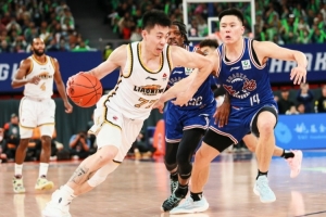 足球-媒体人:大王&洛夫顿&金金&李弘权&李添荣 下赛季的上海不容小觑