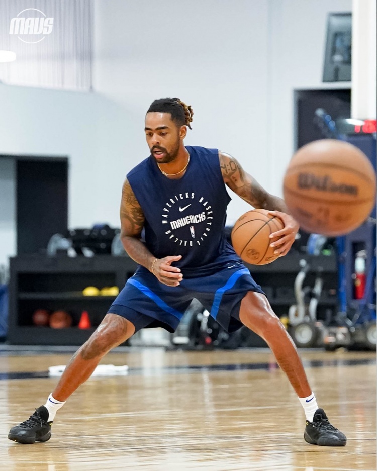 FIFA Club World Cup-开练&amp;期待新赛季！独行侠官方晒新援拉塞尔多张训练照