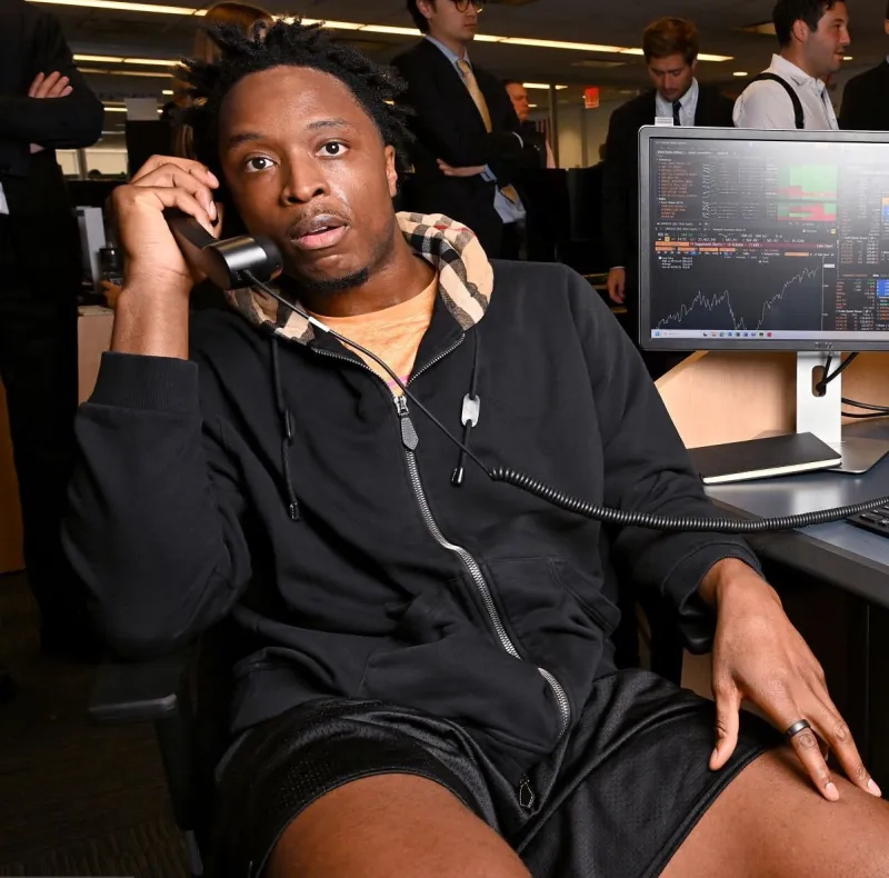 为了慈善!阿奴诺比现身曼哈顿大厦为慈善活动筹集善款