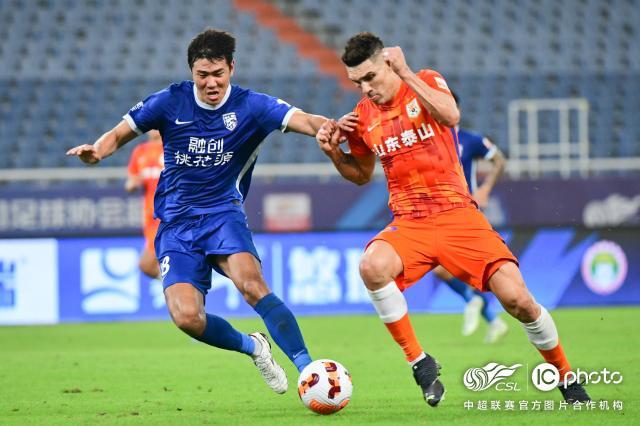 足球-中超第一阶段总结：新三强成型 外教练级球迷回归