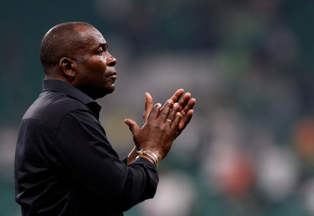 足球-中超第一阶段总结：新三强成型 外教练级球迷回归