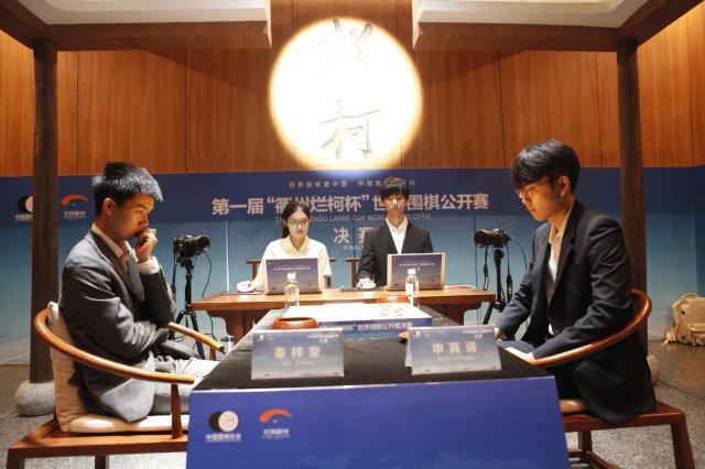 足球-首届衢州烂柯杯辜梓豪后来居上打败申真谞夺冠