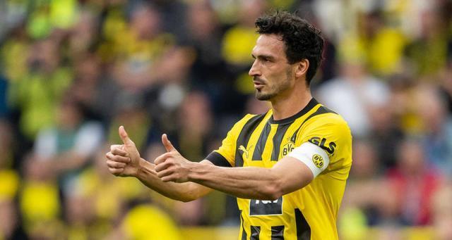 足球-再成黄黑防线磐石 如此老胡若退役岂不太可惜？